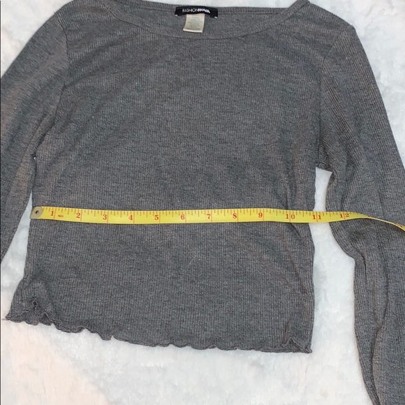 A fashion nova crop top - Picture 6 of 9